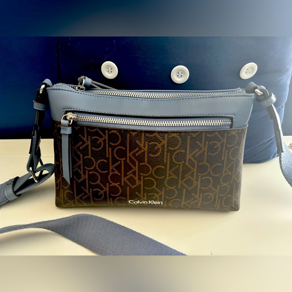 Sac a main Calvin Klein neuf utilisé 3 fois peux ce Porter en bandoulière trop